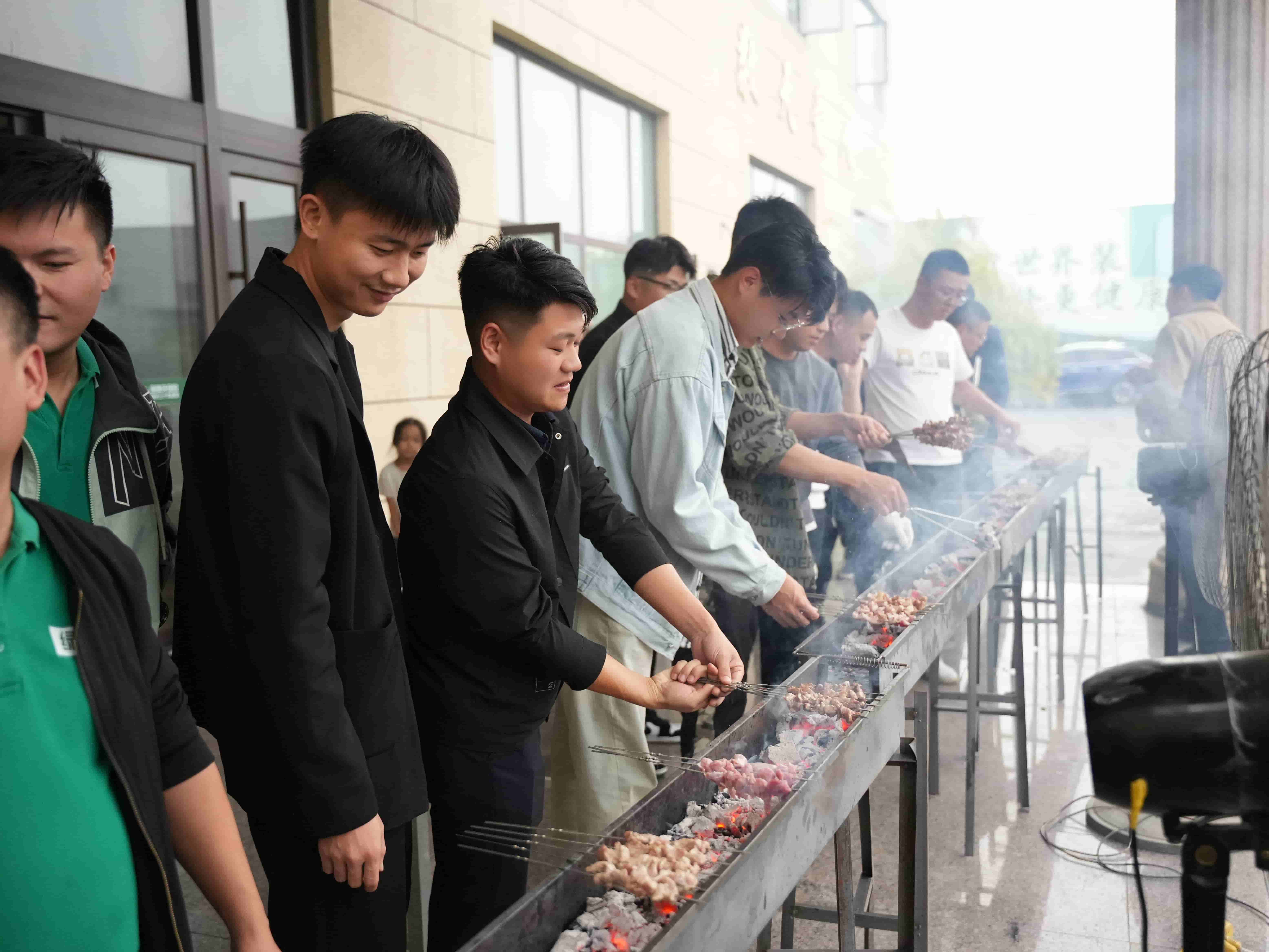 美食大会-烧烤嗨歌 家人共聚